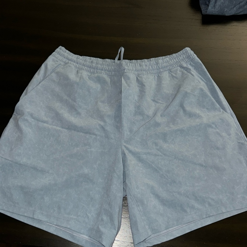 Lululemon XL men’s 7 inch short